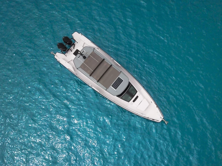 Uthyrning Anávyssos - Axopar Axopar 37 XC Cross Cabin (2 cabins) av Samboat 