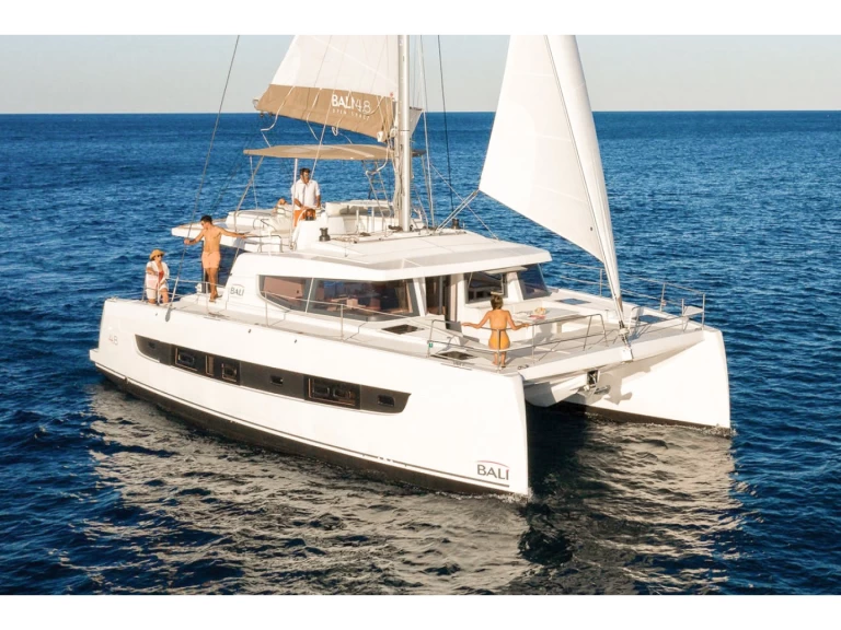 Bali Catamarans Bali 4.8 charter bareboat eller skeppad i Adaköy