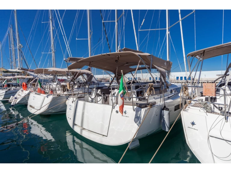 Hyr en Jeanneau Sun Odyssey 440 Capo d'Orlando 