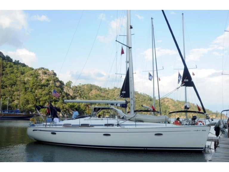 Bavaria Bavaria 42 Cruiser charter bareboat eller skeppad i Lavrio