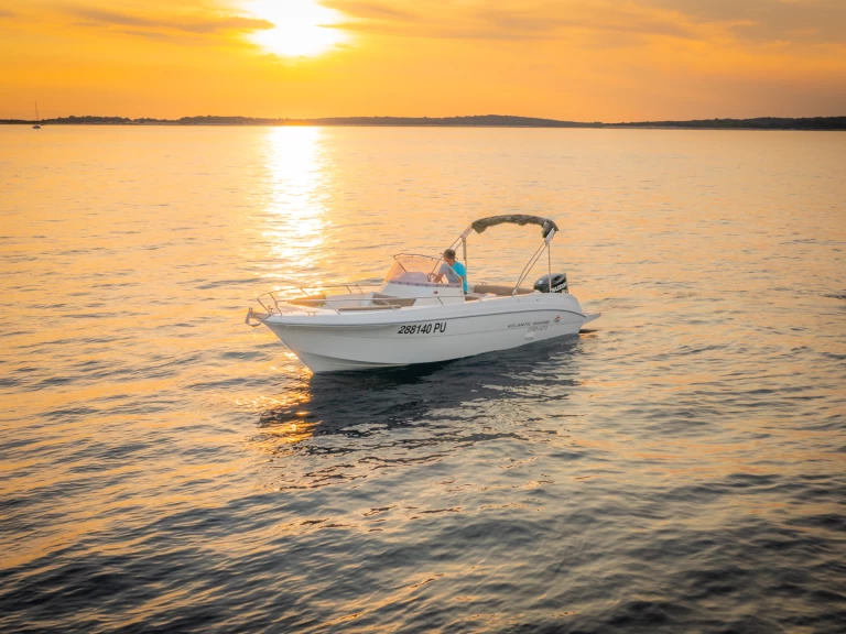 Hyra Motorbåt  med eller utan skeppare Atlantic Fažana 