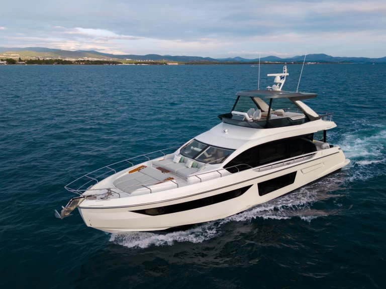 Hyra Lyx yacht med eller utan skeppare Azimut Šibenik  