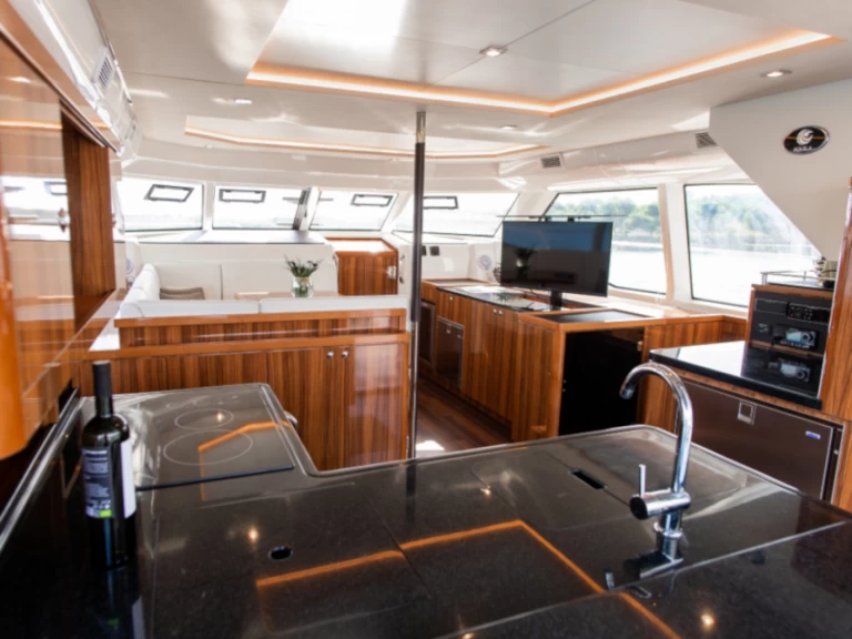 Hyr en Aquila Aquila 44 Power catamaran Šibenik  