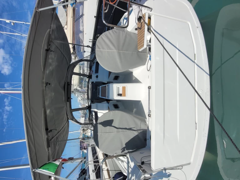 Bénéteau Oceanis 34.1 charter bareboat eller skeppad i Trapani