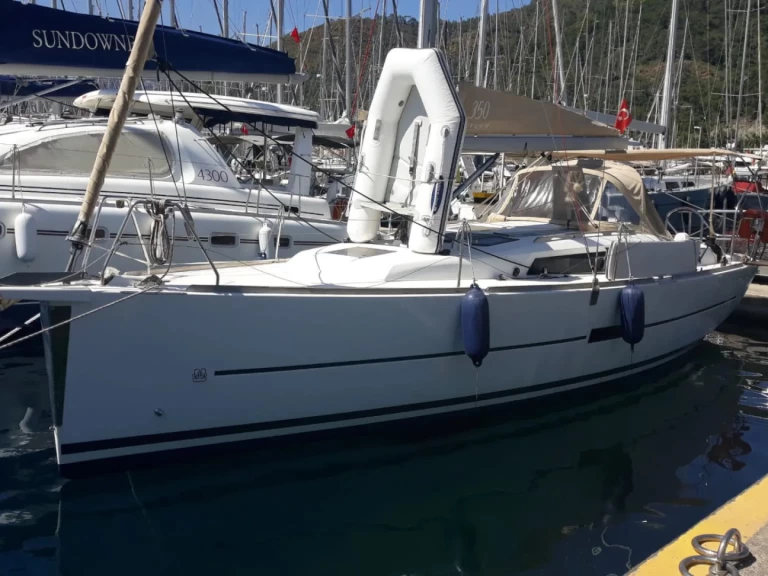 Dufour Dufour 350 Grand Large charter bareboat eller skeppad i Marmaris