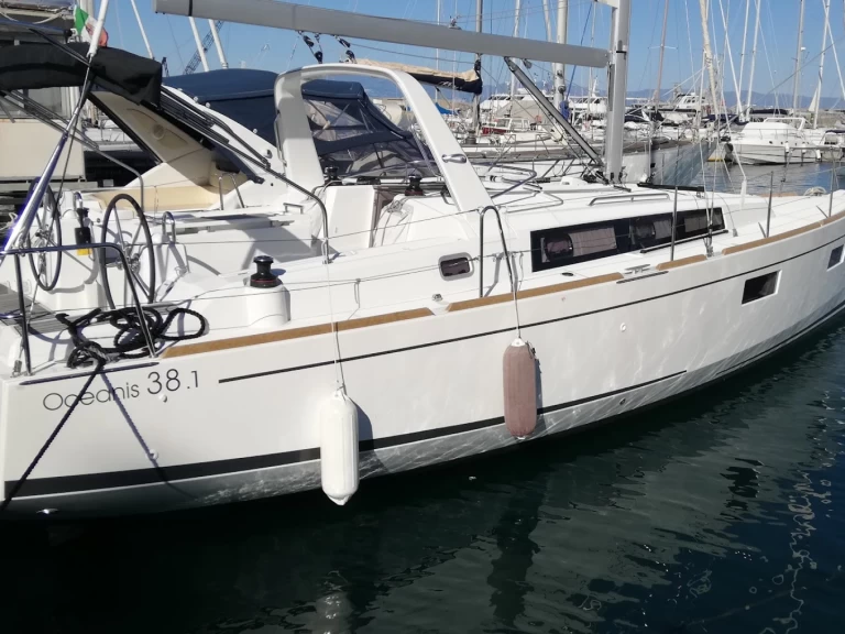 Hyra Segelbåt  med eller utan skeppare Bénéteau Vibo Marina 