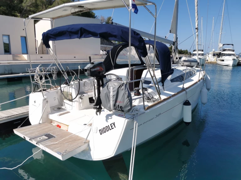 Båtuthyrning Jeanneau Sun Odyssey 349 i Drage på Samboat 