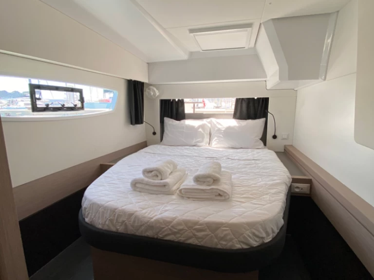 Uthyrning Pórto Chéli - Fountaine Pajot Astrea 42 av Samboat 