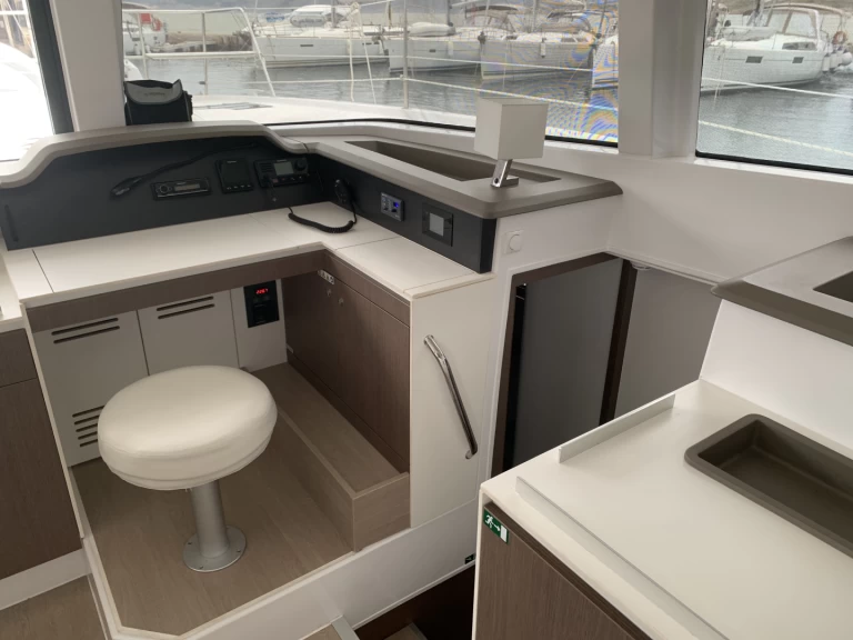 Hyra Katamaran  med eller utan skeppare Bali Lavrio 