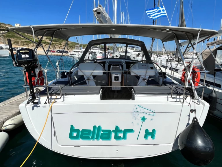 Hanse Hanse 458 charter bareboat eller skeppad i Lavrio