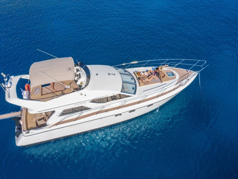 Uthyrning Motorbåt  Princess med en båtlicens 