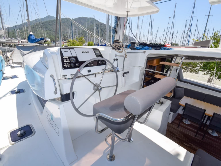 Uthyrning Katamaran  Lagoon med en båtlicens 