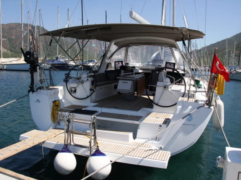 Hyr en Bénéteau Oceanis 45 Marmaris 