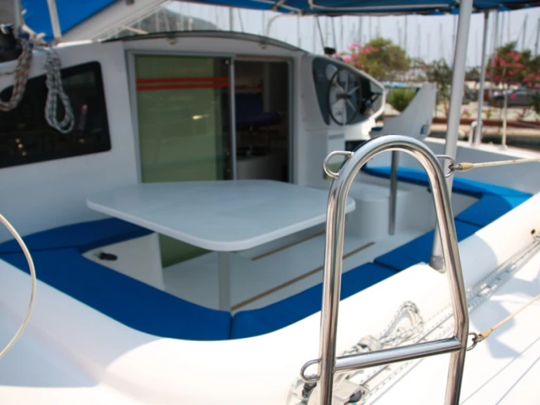 Fountaine Pajot Athena 38 charter bareboat eller skeppad i Marmaris