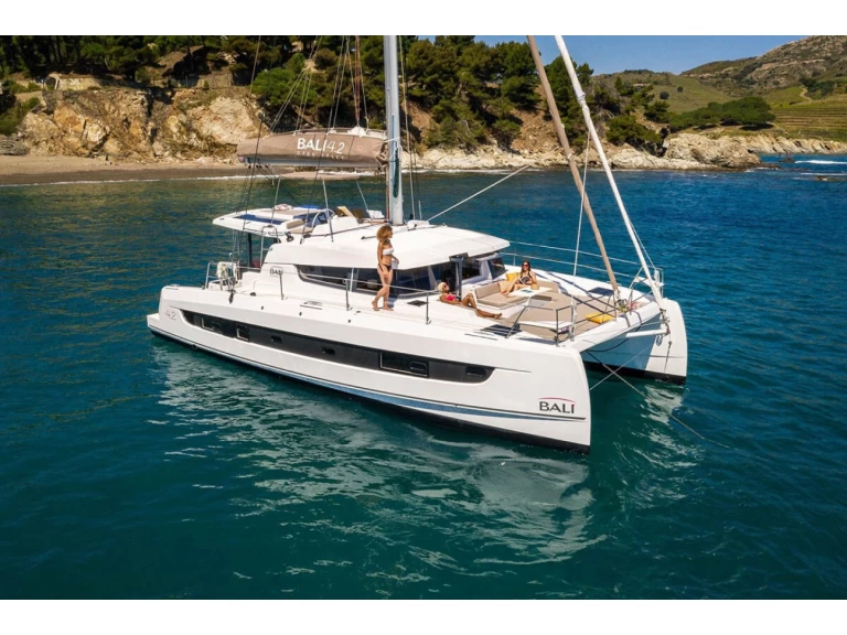 Yacht charter Golfo Aranci billig Bali 4.2