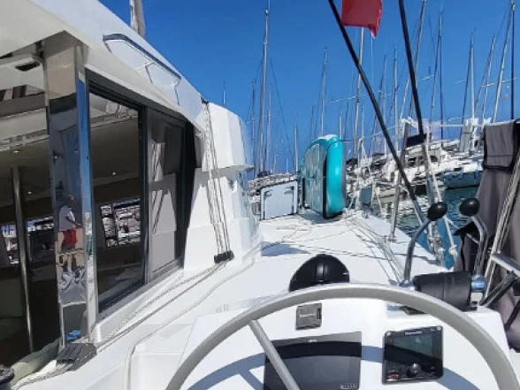 Hyra Katamaran  med eller utan skeppare Bali Catamarans Isola di Nisida 