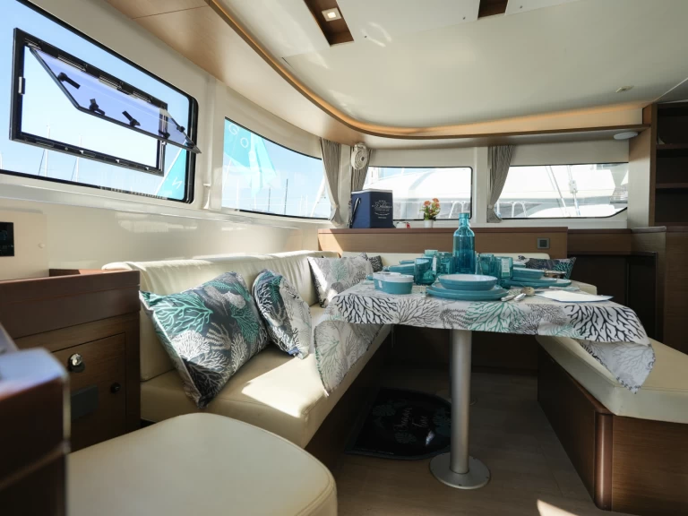 Båtuthyrning Lagoon Lagoon 46 i Salerno på Samboat 