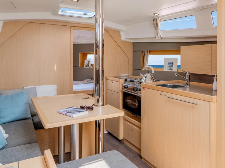 Uthyrning Segelbåt  Bénéteau med en båtlicens 