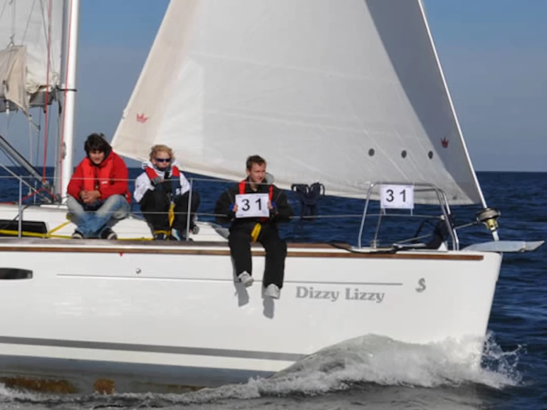 Bénéteau Oceanis 34 charter bareboat eller skeppad i Altefähr