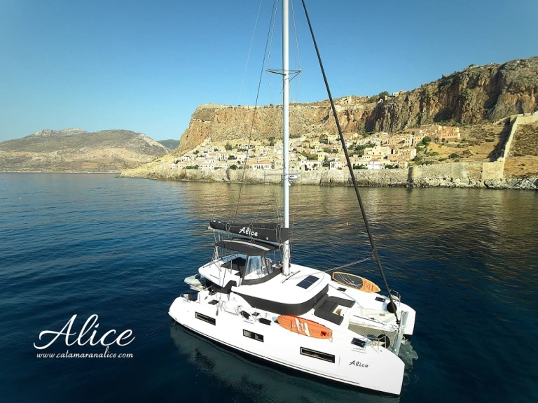 Lagoon Lagoon 46 charter bareboat eller skeppad i Alimos