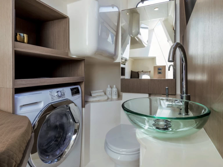 Uthyrning Motorbåt  Absolute med en båtlicens 