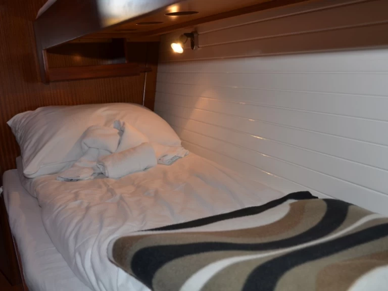 Delphia Delphia 47 charter bareboat eller skeppad i Eidkjosen