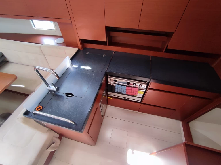 Uthyrning Segelbåt  Hanse med en båtlicens 