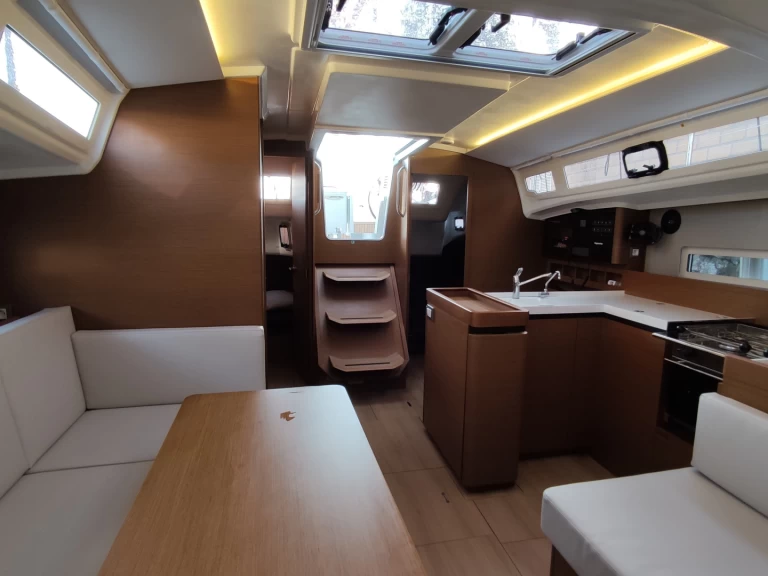 Uthyrning Furnari - Jeanneau Sun Odyssey 410 av Samboat 