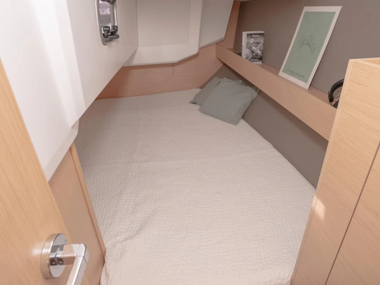 Bénéteau Oceanis 30.1 charter bareboat eller skeppad i Furnari