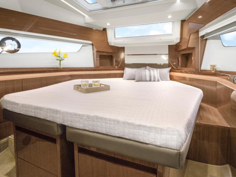 Hyr en Sealine Sealine F430 Pula  