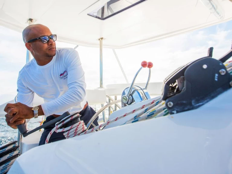 Leopard Leopard 40 charter bareboat eller skeppad i Ao Po