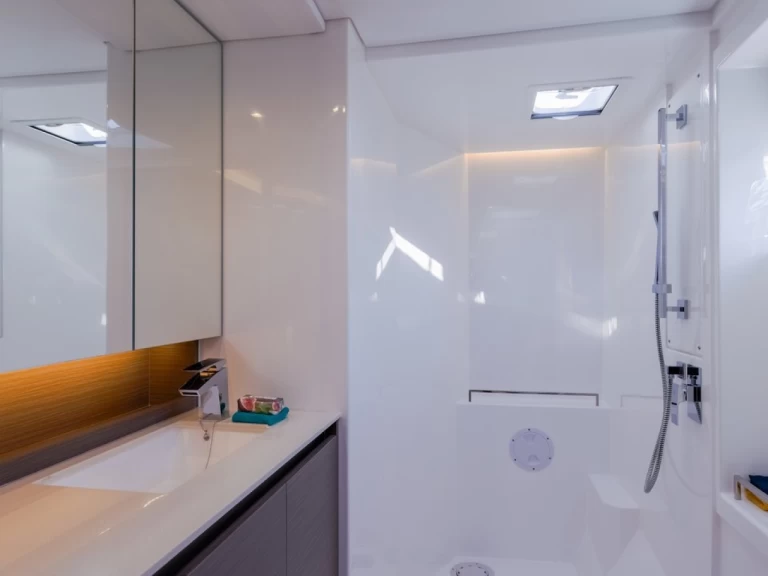 Hyra Katamaran  med eller utan skeppare Leopard Marigot 