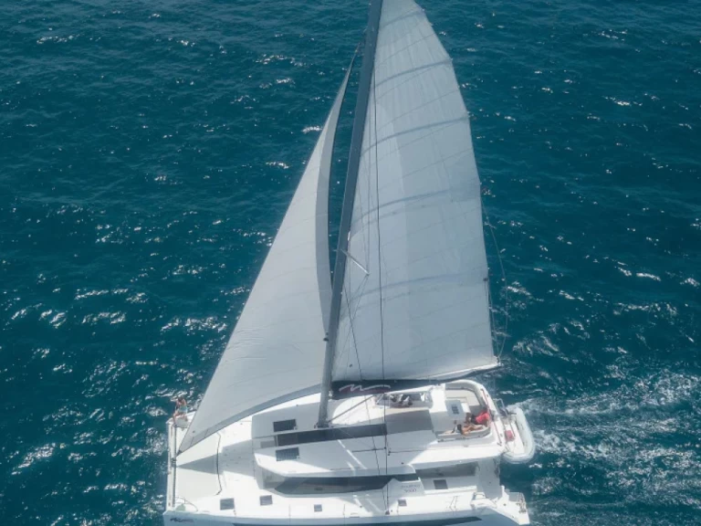 Leopard Leopard 50 charter bareboat eller skeppad i Marigot