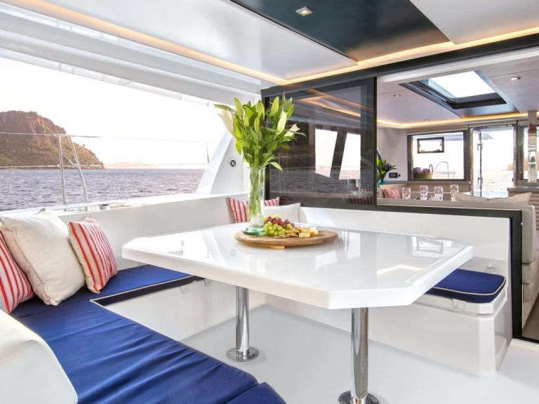 Leopard Leopard 45 charter bareboat eller skeppad i Road Town