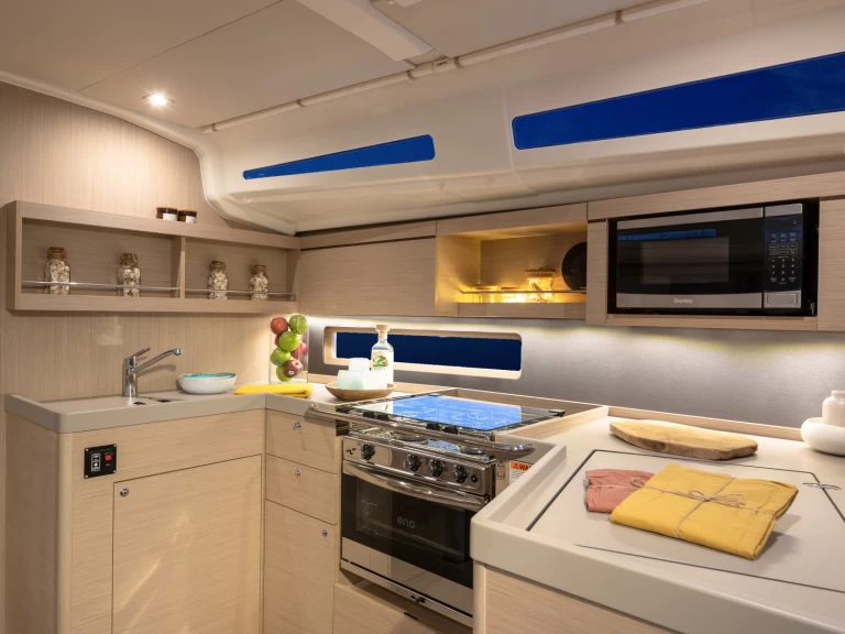 Bénéteau Oceanis 41 charter bareboat eller skeppad i Marigot