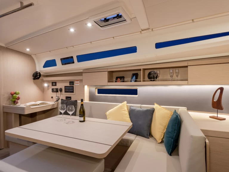 Bénéteau Oceanis 41 charter bareboat eller skeppad i Oyster Pond