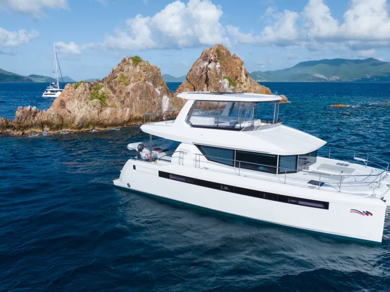 Leopard Leopard 40 Powercat charter bareboat eller skeppad i Eden Island