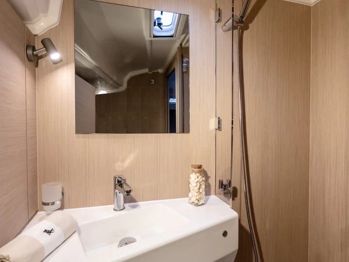 Bénéteau Oceanis 41 charter bareboat eller skeppad i Rodney Bay