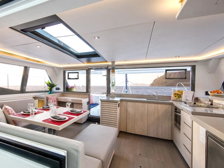 Yacht charter Marina (City) billig Leopard 45