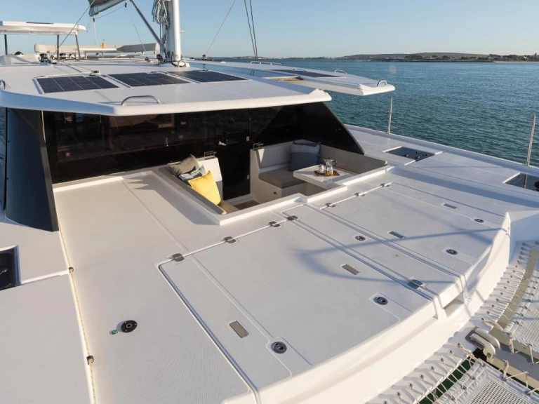 Leopard Leopard 50 charter bareboat eller skeppad i Road Town