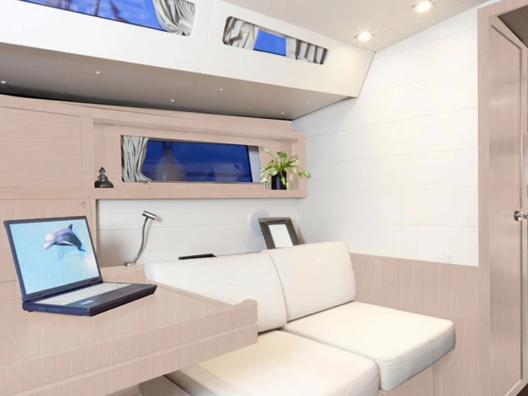 Bénéteau Oceanis 48 charter bareboat eller skeppad i Furnari