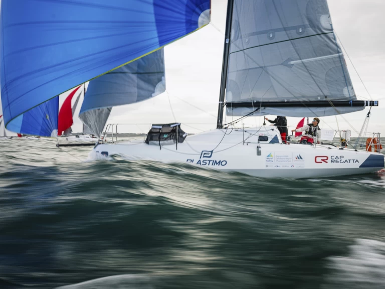 Hyr en Jeanneau sun fast 30 0D Marseille 