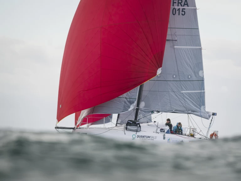 Jeanneau sun fast 30 0D charter bareboat eller skeppad i Marseille