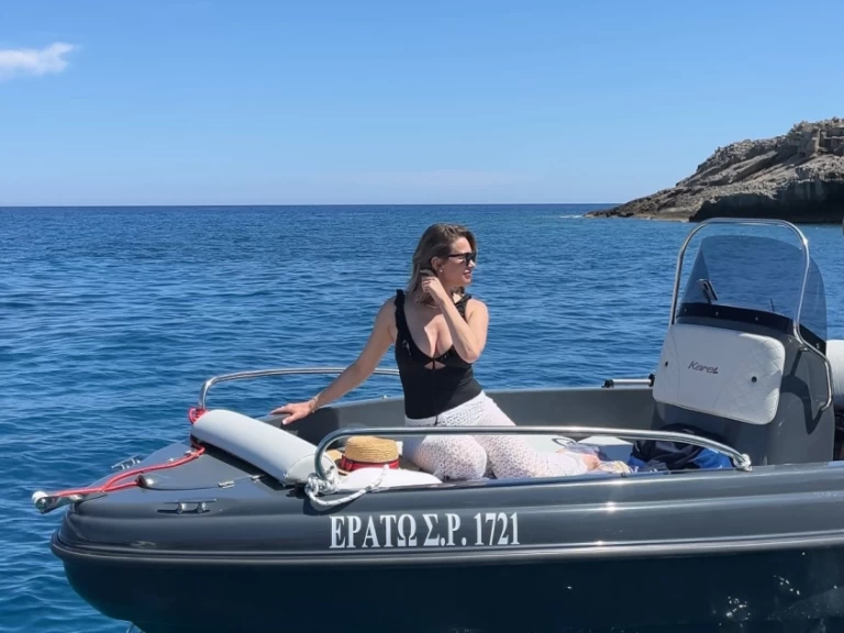 Uthyrning Motorbåt  Karel med en båtlicens 