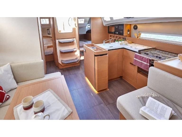 Hyr en Jeanneau Sun Odyssey 410 Marina (City) 