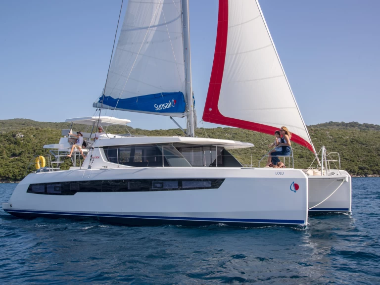 Leopard Leopard 45 charter bareboat eller skeppad i Eden Island