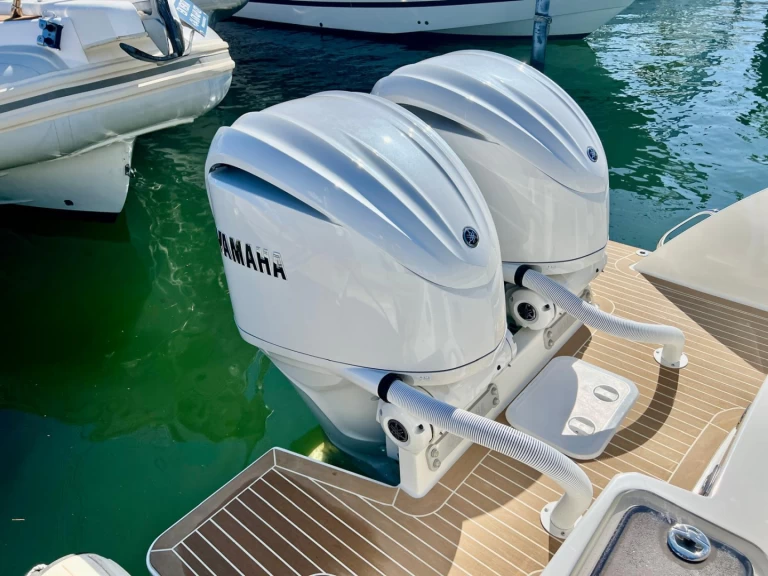 Hyra Motorbåt  med eller utan skeppare White Shark Empuriabrava 