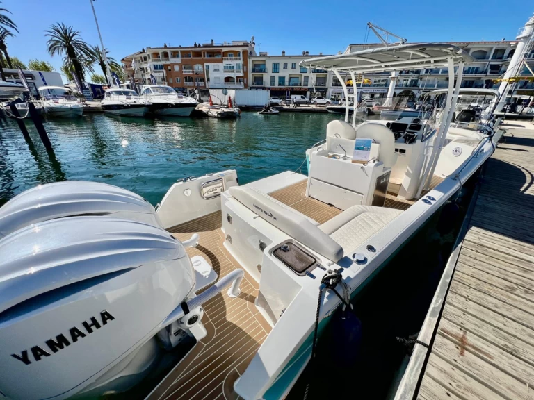 White Shark 280 Luxe charter bareboat eller skeppad i Empuriabrava