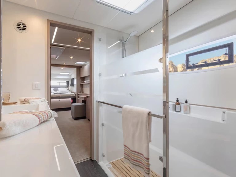 Uthyrning Furnari - Fountaine Pajot Elba 45 av Samboat 