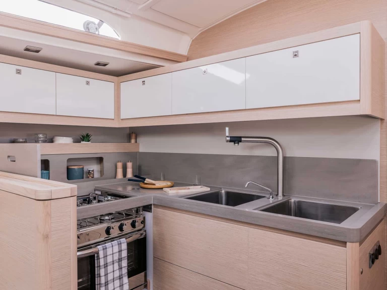 Yacht charter Furnari billig Dufour 470